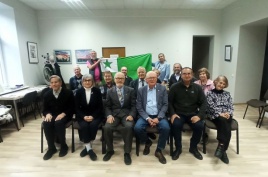 Po susitikimo. Nuotrauka atminimui Po susitikimo. Nuotrauka atminimui